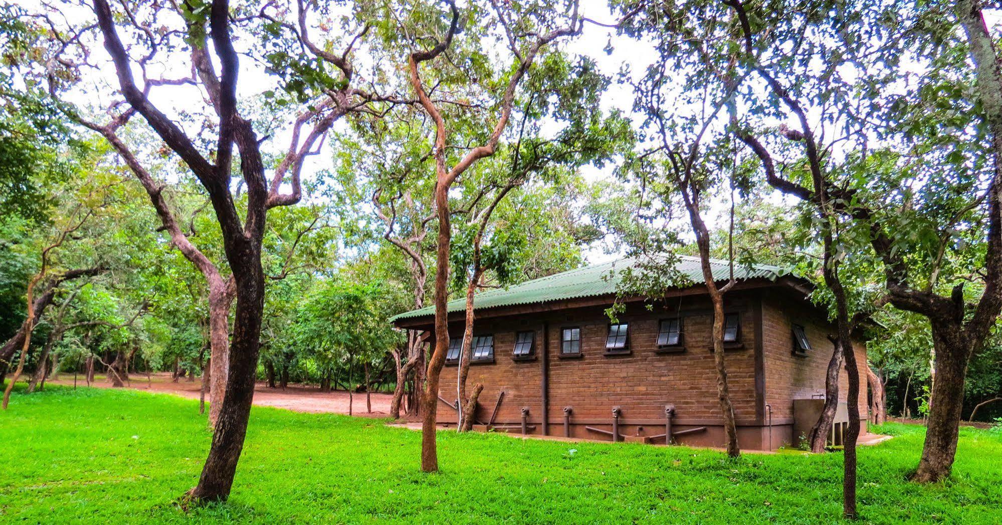 Hotel Woodlands Lilongüe Exterior foto