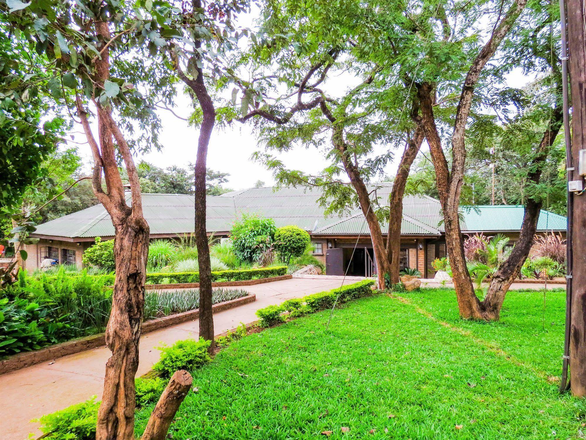Hotel Woodlands Lilongüe Exterior foto